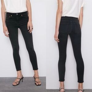 Zara Women's Black Skinny Jeans